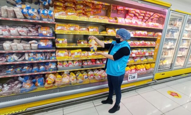 ARCSA controla el manejo de productos cárnicos en los supermercados de Quito